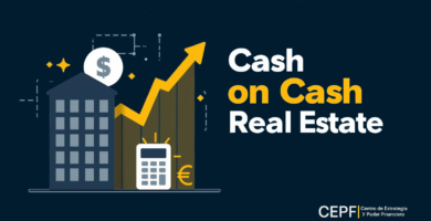 Cash on cash inmobiliario: edificio residencial, gráfico ascendente y calculadora sobre fondo azul